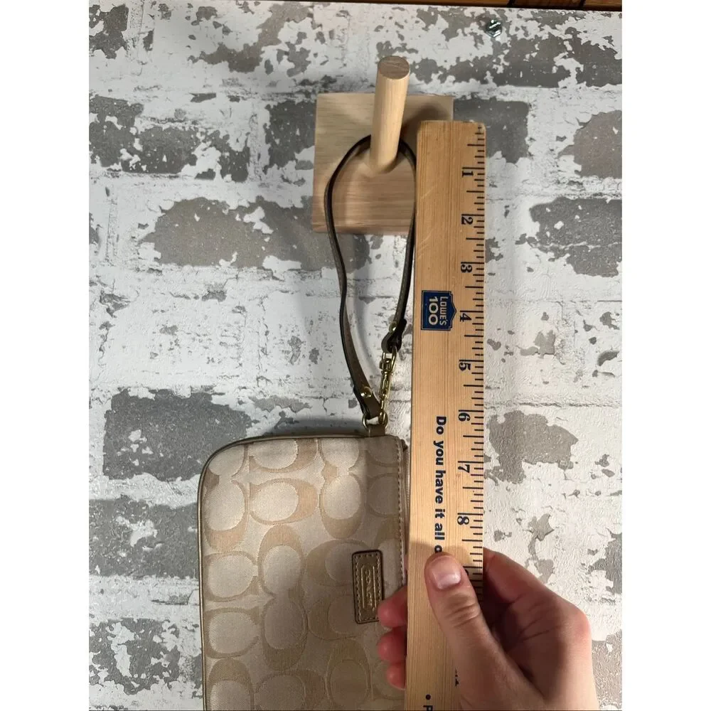Coach | wristlet as is cream